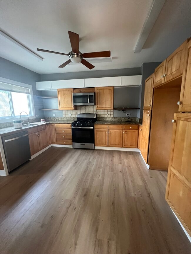 Building Photo - 14 Sayles Ave