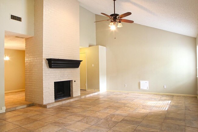 Foto del edificio - 12029 Acorn Oak St