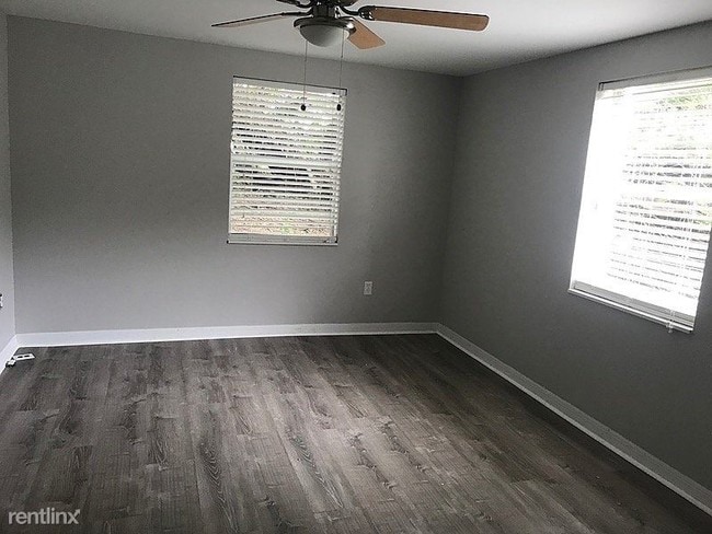 Building Photo - 1 br, 1 bath Apartment - 118 Flamingo Avenue