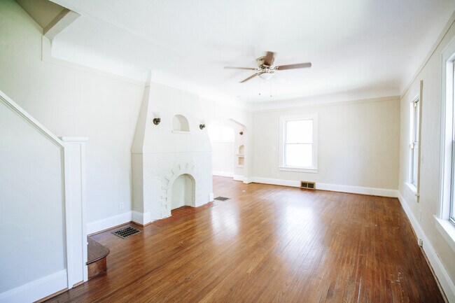 Building Photo - 2171 Eastbrook Dr