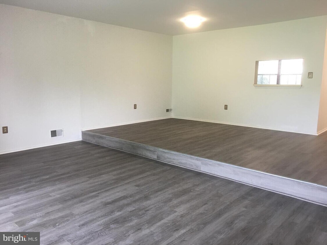 12 Marsh Ct, Trenton, NJ 08648 Townhouse for Rent in Trenton, NJ