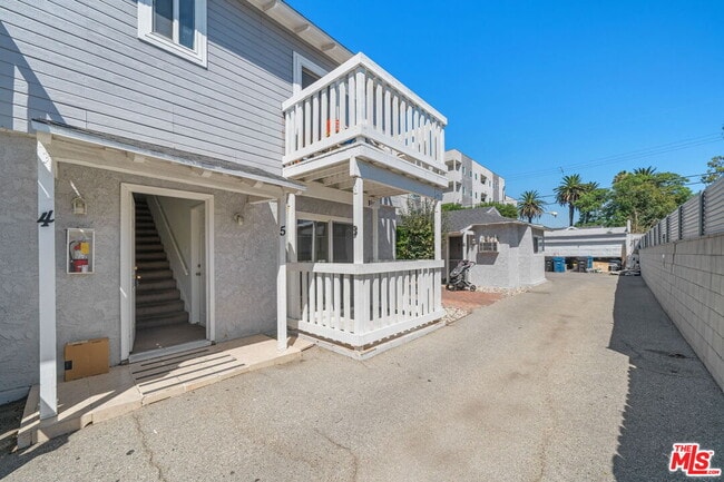 Building Photo - 14721 Sylvan St