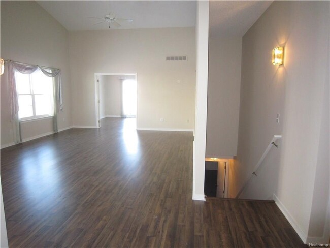 Building Photo - 30812 Golden Ridge