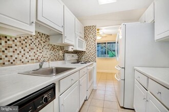 Building Photo - 1055 Cedar Ridge Ct