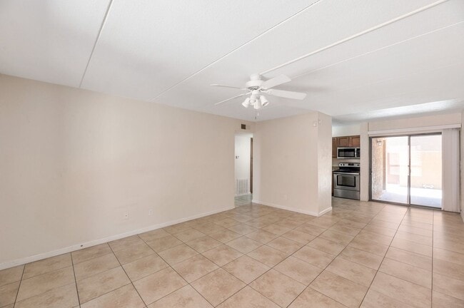 Photo - 2-bedroom, 2-bathroom in Prime location! House