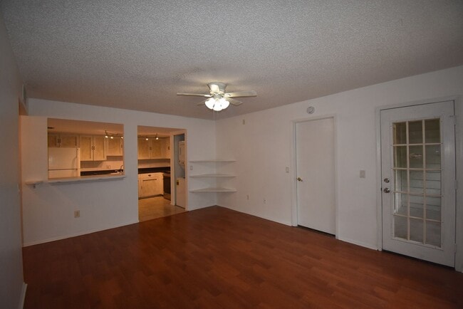 Building Photo - OCALA: 2 Bed/2 Bath, 2nd Floor Condo in Co...