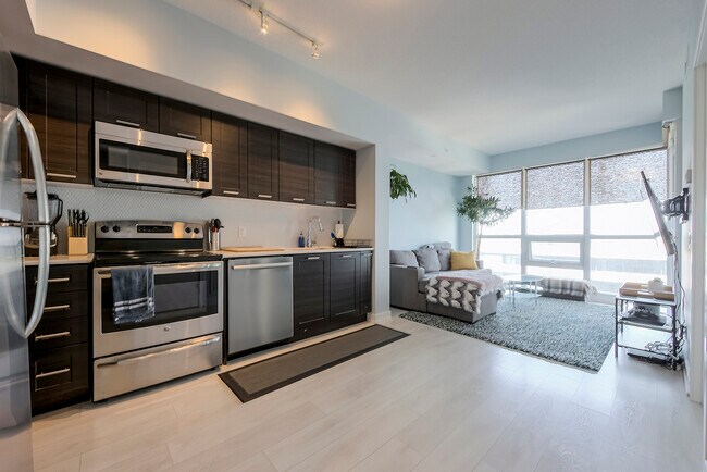 Building Photo - 2212-2212 Lake Shore Blvd W