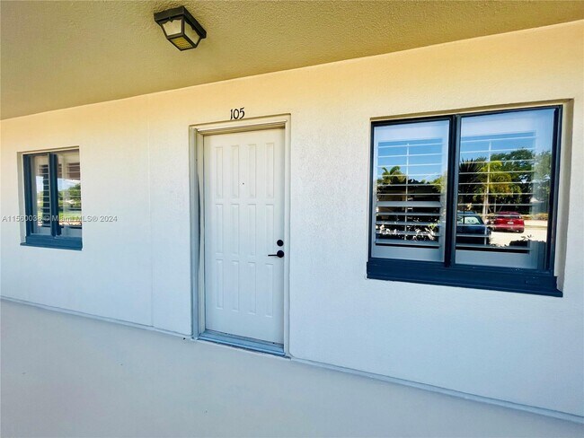 Building Photo - 1501 Marina Isle Way