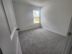 Building Photo - 906 Pertuso Ln