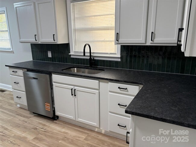 Building Photo - 1222 Long Shoals Rd