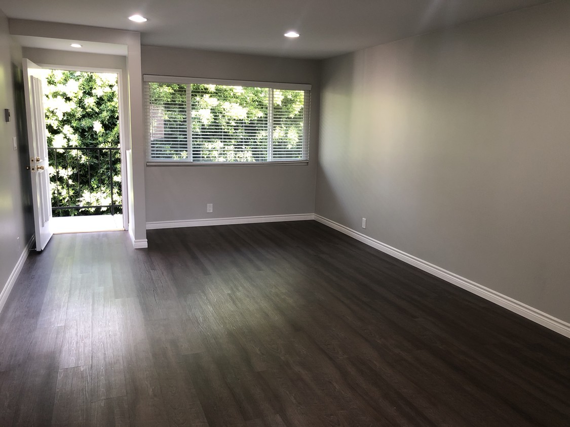 Foto principal - 956 W 9th St