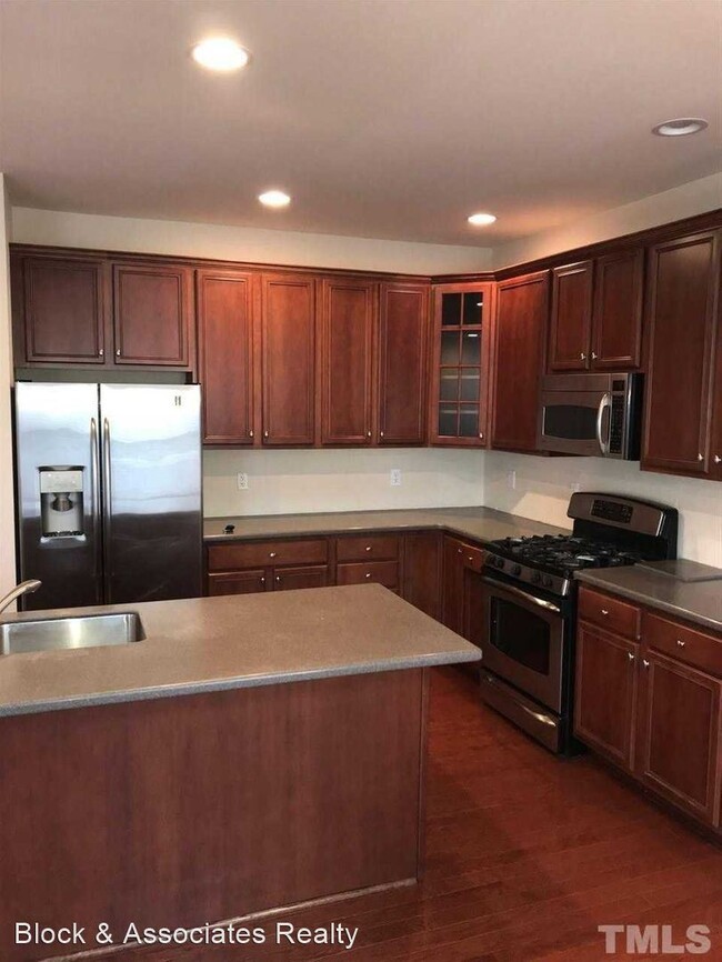 Building Photo - 3 br, 2.5 bath House - 9419 Oglebay Court