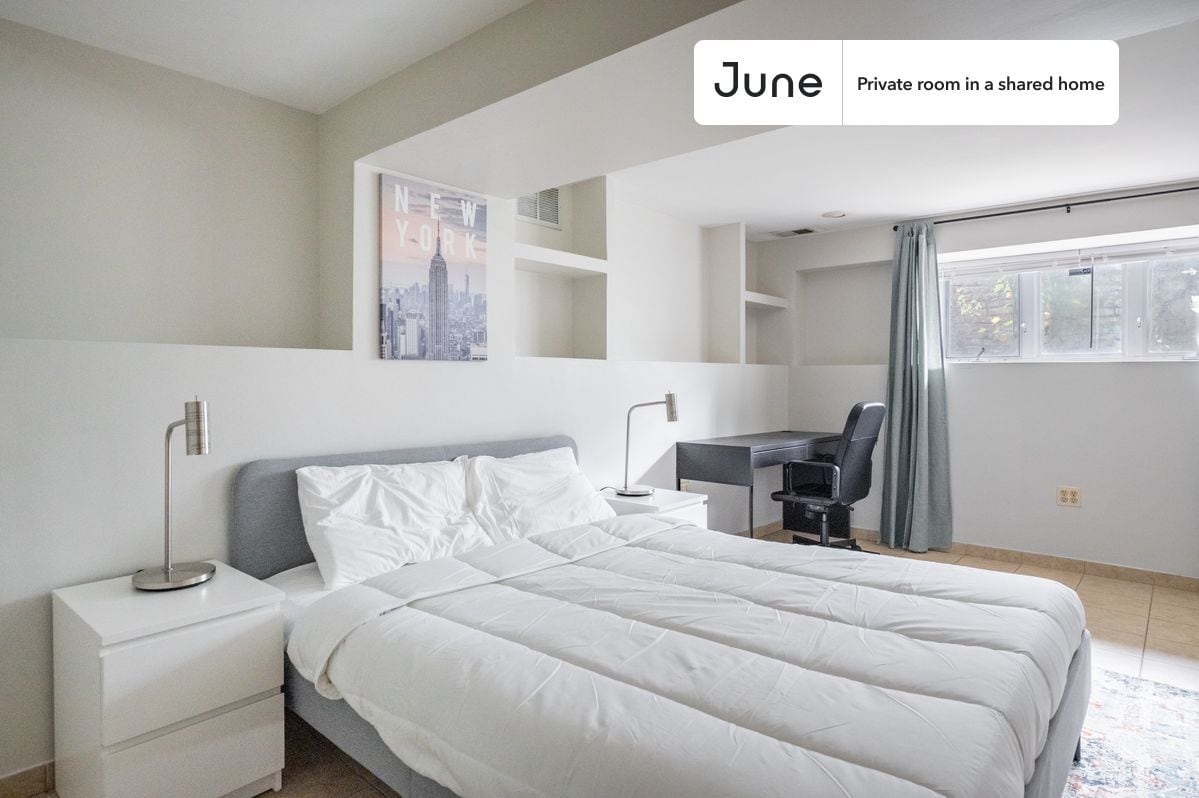 Foto principal - Room in Shared 5 bed/3 bath home