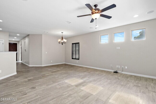 Foto del edificio - 13471 Everingham St