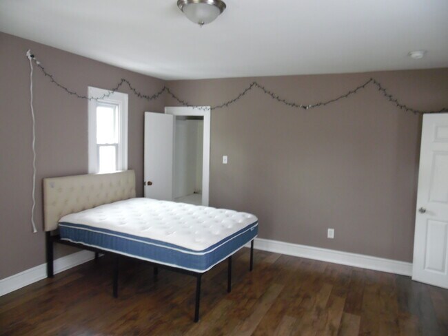 Foto del edificio - 419 W White Horse Pike