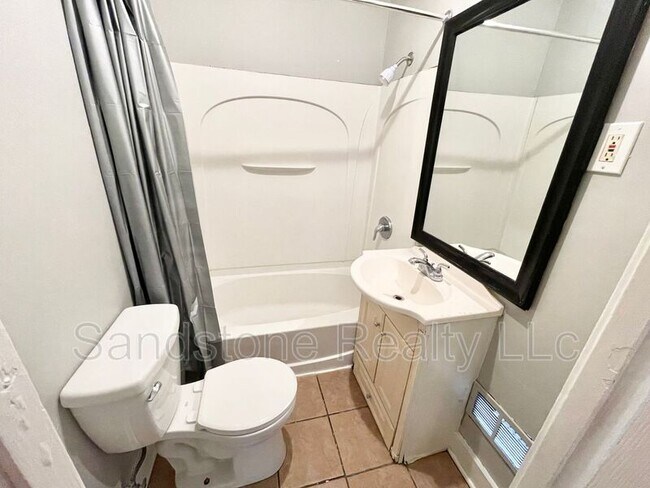 Building Photo - 1804 E 33rd St