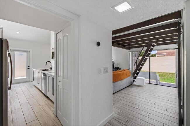 Foto del edificio - 1089 NW 13th St