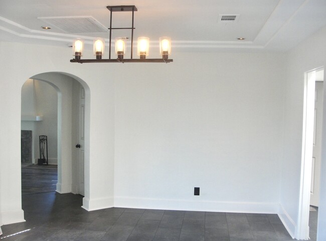 Building Photo - 2407 W 77th St