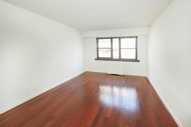 Building Photo - 1 BEDROOM 1 BATHROOM APARTMENT