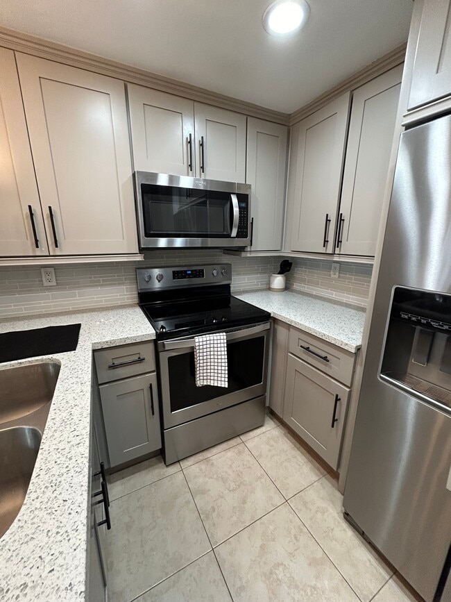 Building Photo - 3078 Broadway