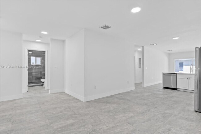 Building Photo - 10331 Sw 183rd St Miami, FL 33157