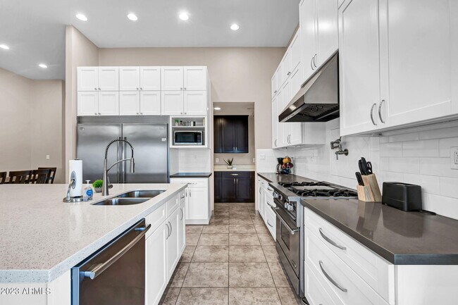 Building Photo - 4041 E St Joseph Way