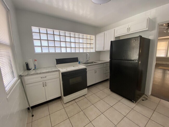 Building Photo - 3515 Belaire Pl