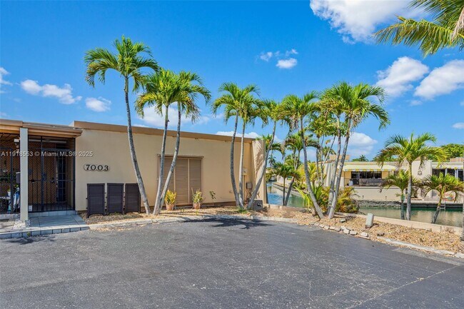 Foto del edificio - 7003 Crown Gate Ct