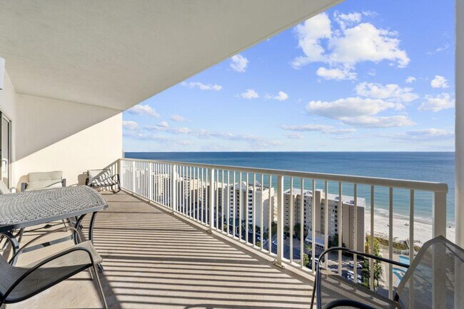 Foto del edificio - 1010 W Beach Blvd