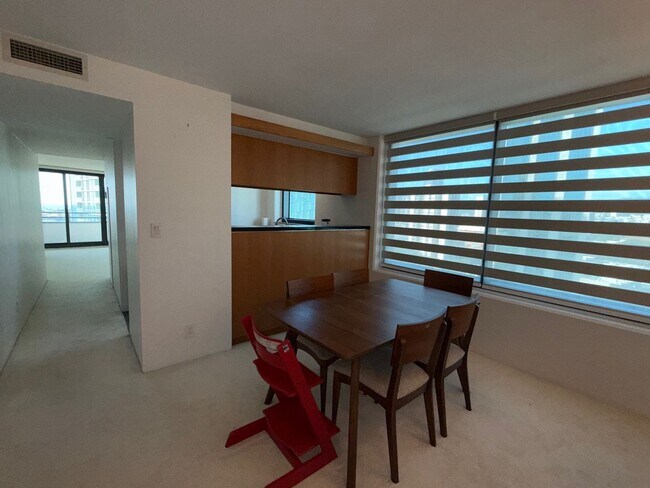 Foto del edificio - Nauru Tower 1601: Fully-Furnished 2 Bed/2 Bath, Tandem Parking