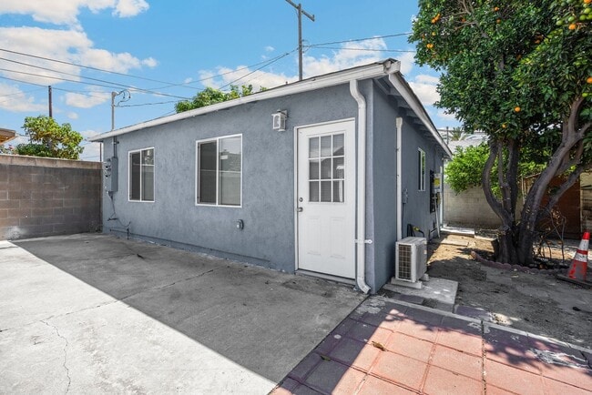Building Photo - 14016 Anola St