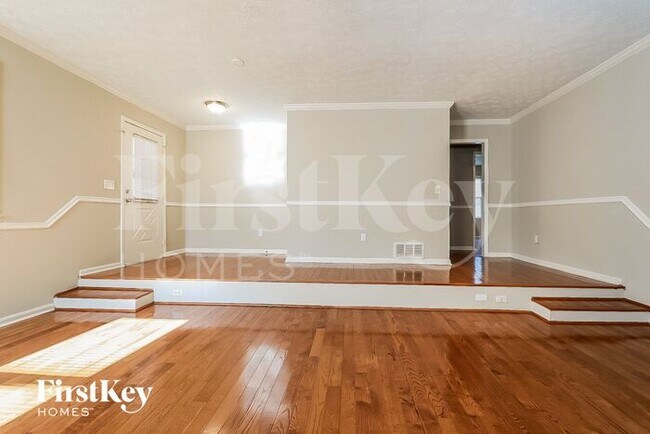 Building Photo - 600 Inglenook Dr SW