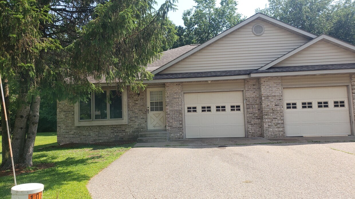 Primary Photo - 108 Mill Road Ct
