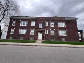 Building Photo - 1119 W 72nd St