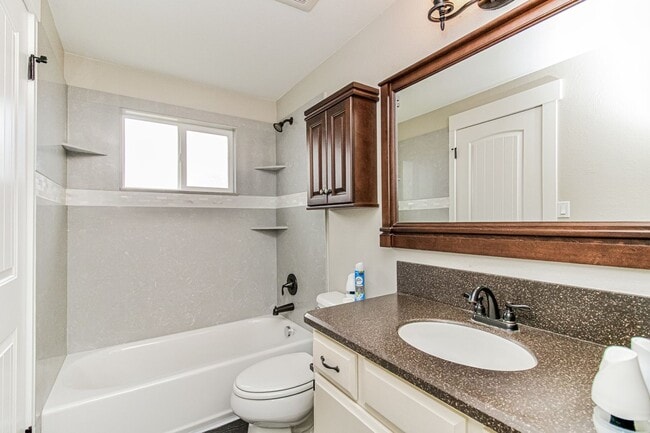 Foto del edificio - Remodeled Orem Home! Large Backyard! Amazi...