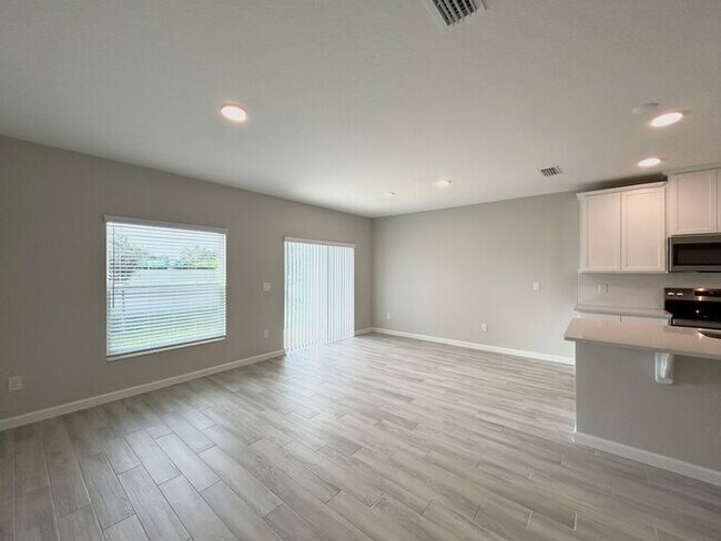 Foto del edificio - Brand-New 3/3 Modern Townhome in Gated Tys...
