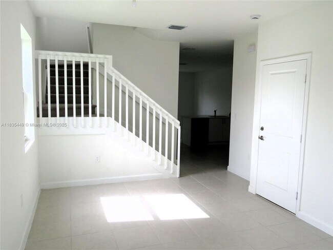Foto del edificio - 18417 SW 1st St