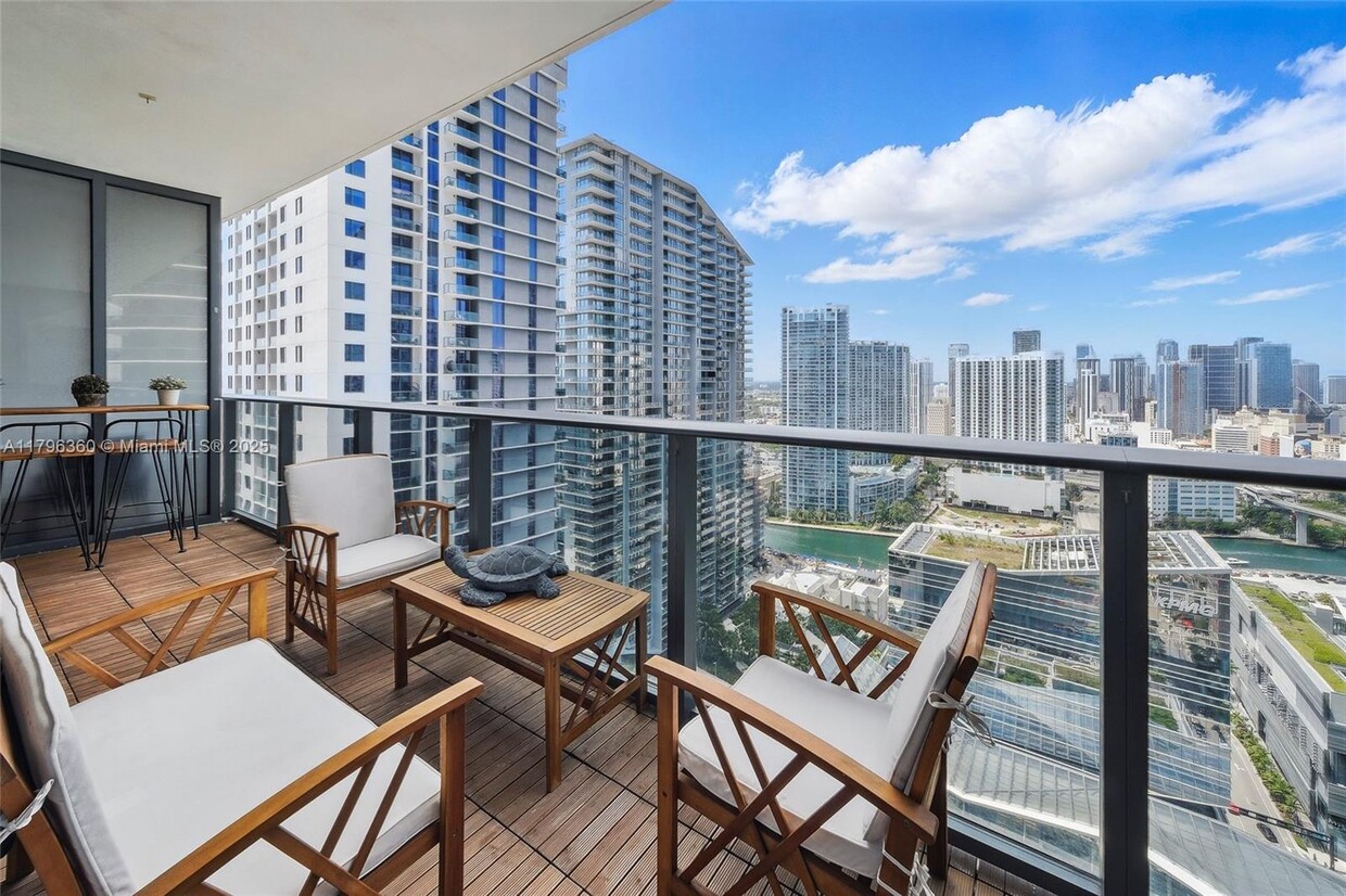 Foto principal - 45 SW 9th St