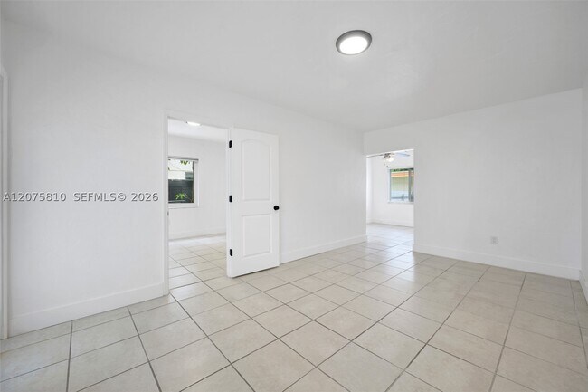 Building Photo - 550 NE 82nd St