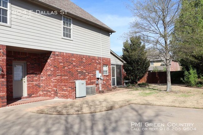 Foto del edificio - 7804 E DALLAS ST - LOCHMERE AT FORREST RIDGE