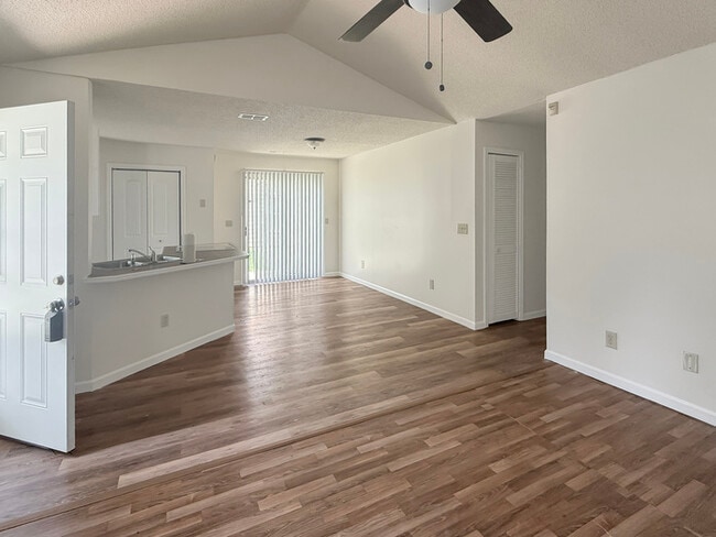 Foto del edificio - House 3 Bedroom 2 Bath