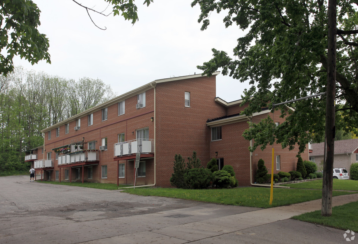 Primary Photo - 379 Amelia St