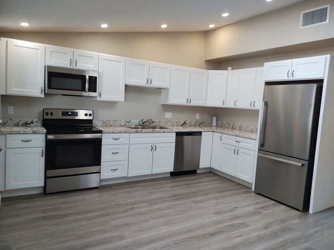 Foto del edificio - 3231 E Cloudcrest Ln