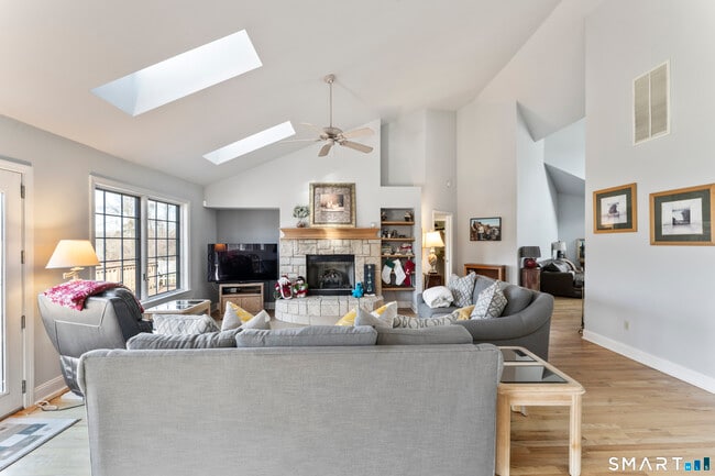 Foto del edificio - 7 Lower County Rd