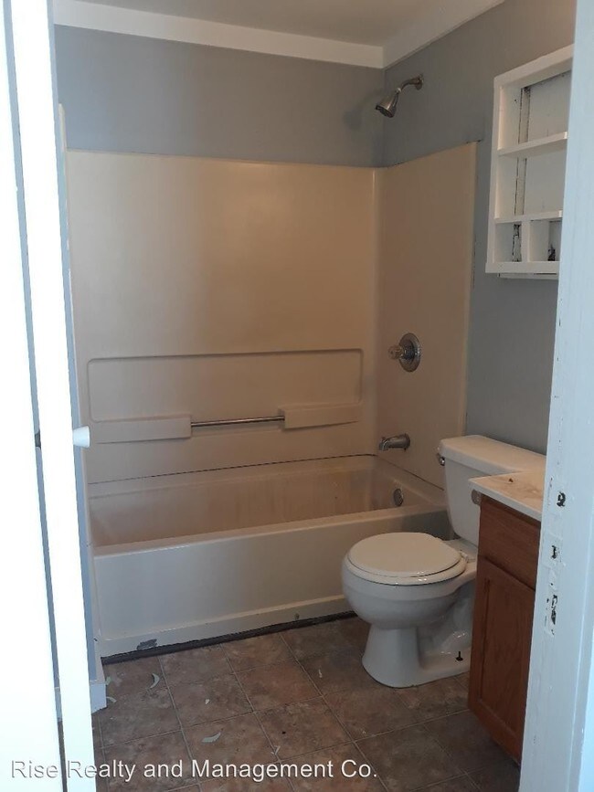 Building Photo - 3 br, 1 bath House - 511 N Maple St
