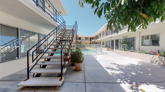 Foto del edificio - 1847 N Kingsley Dr