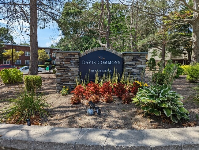 Foto del edificio - Davis Commons
