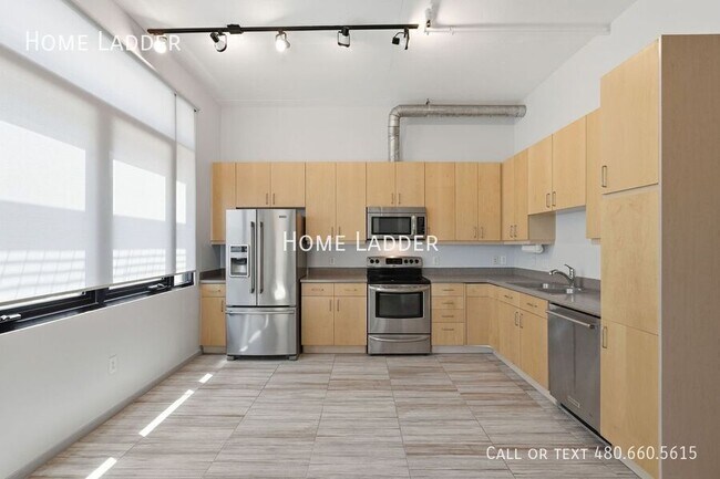 Foto del edificio - 7301 E 3rd Ave