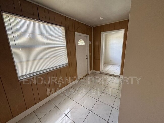 Photo - 1489 Silver Beach Rd House