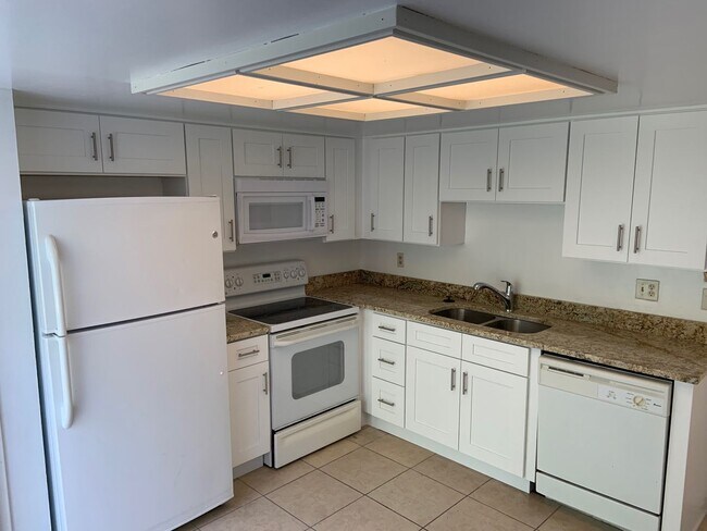 Building Photo - 3546 Khayyam Ave